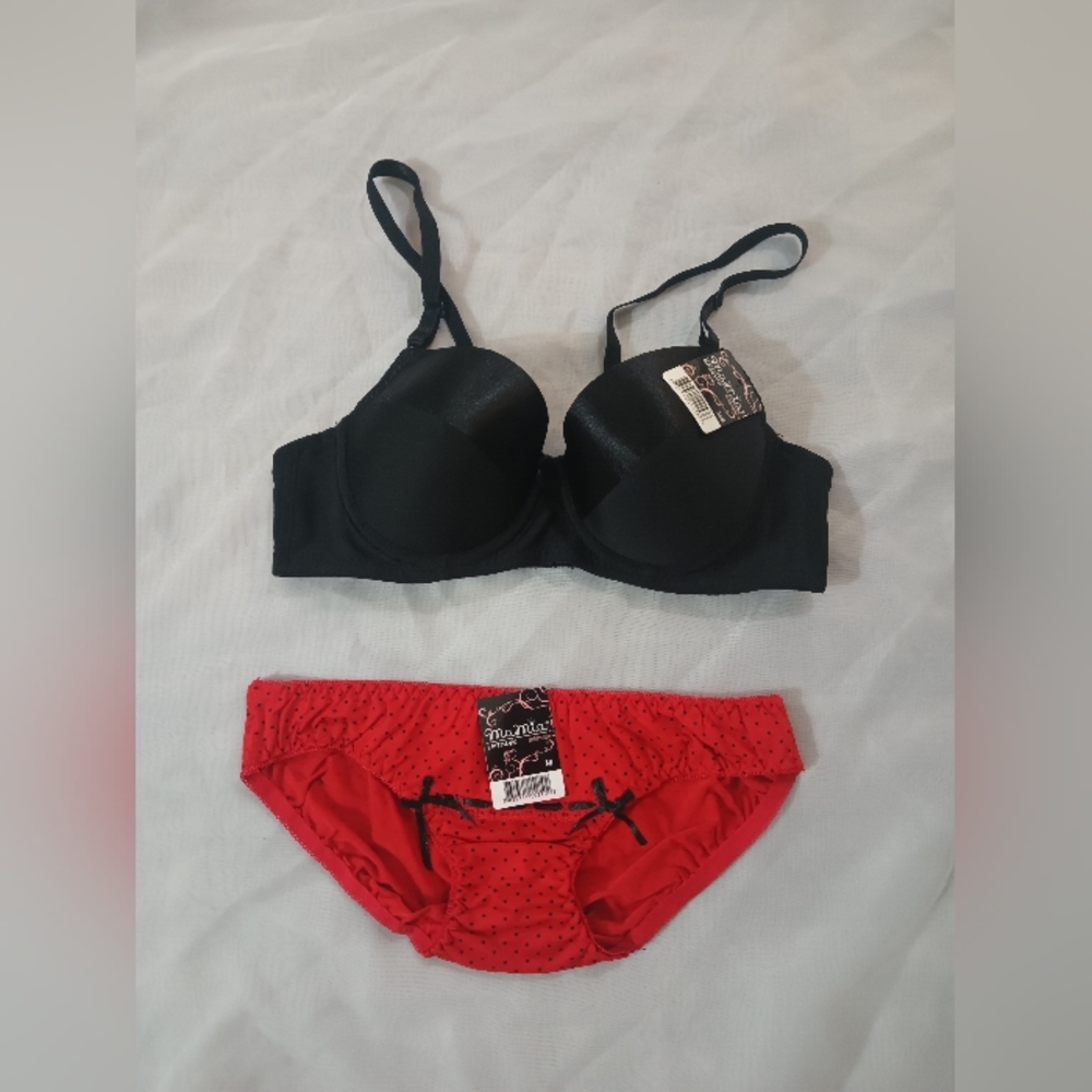 Mamia Black and Red Bra Set